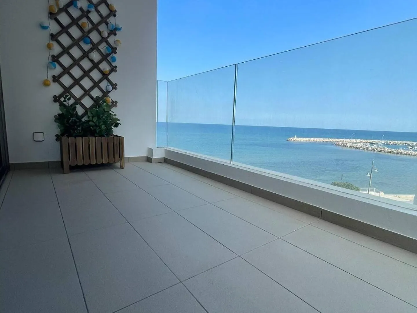Seaview City Retreat Larnaca 0*,